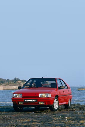 1988 Citroen BX GTi phone wallpaper thumbnail.