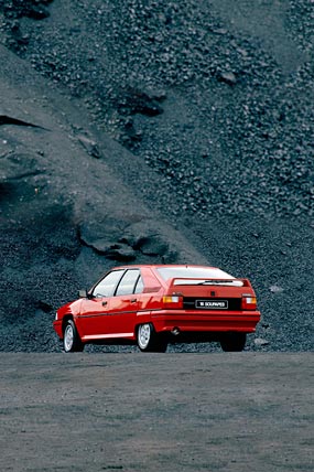 1988 Citroen BX GTi phone wallpaper thumbnail.