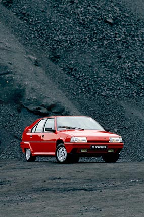 1988 Citroen BX GTi phone wallpaper thumbnail.