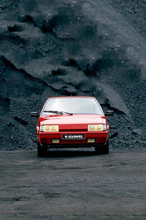 1988 Citroen BX GTi phone wallpaper thumbnail.